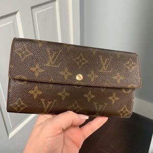 2005 authentic Louis Vuitton Sarah crossbody bag/wallet